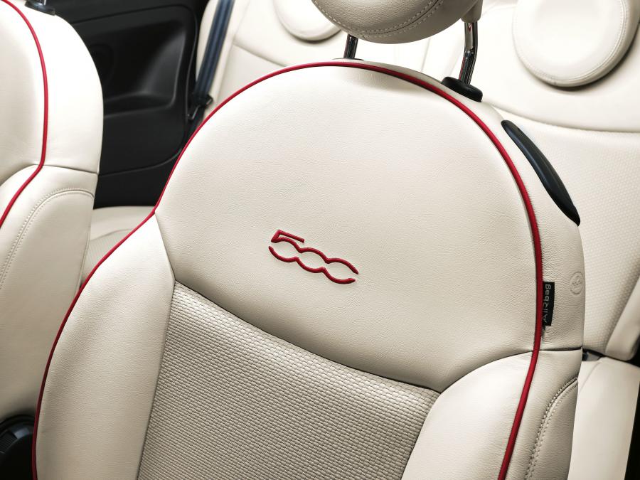Детали интерьера Fiat 500C Dolcevita (312) 2019 года  (фото 37 из 55)